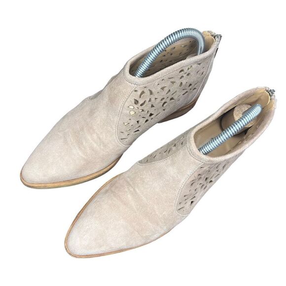 ITALEAU Women's Perla Suede Eyelet Detail Ankle Bootie HandMade in Italy Size 36 - Picture 3 of 9